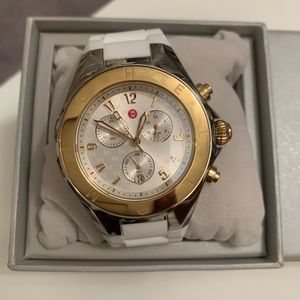 Women watch white band can be change